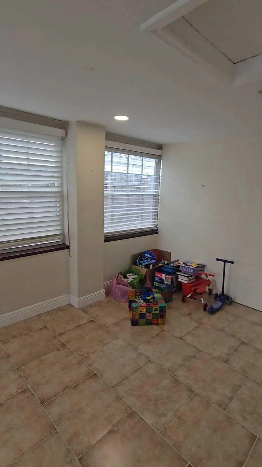 WhatsApp Image 2025-11-09 at 15.59.14_5e at 1435 NE 182nd Street, North Miami Beach