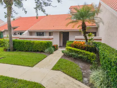 3512 SE Sandpiper Circle, Port St. Lucie – Villa for sale