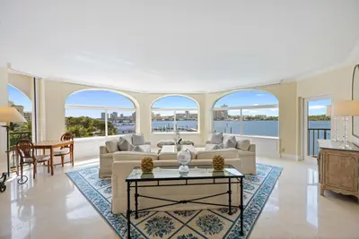 200 Bradley Place 303, Palm Beach – sold