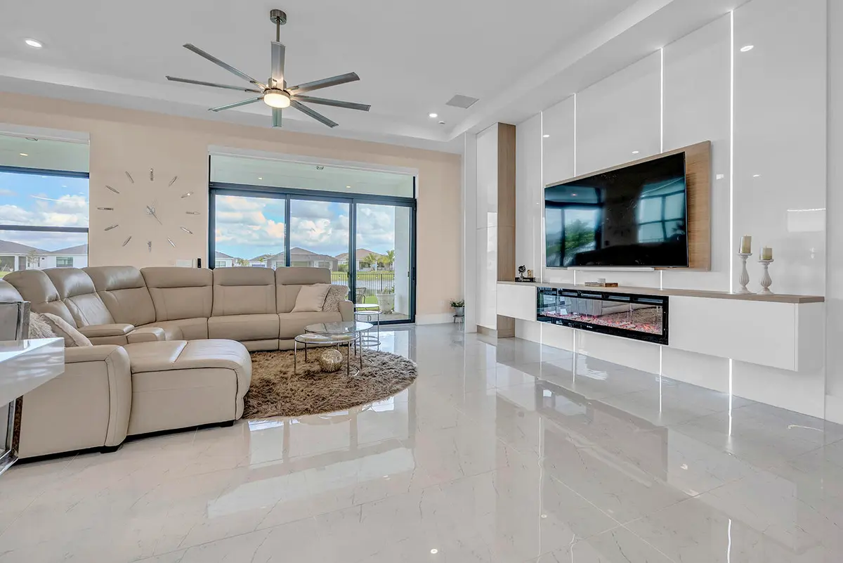 Living Area at 5320 Saint Armands Way, Westlake