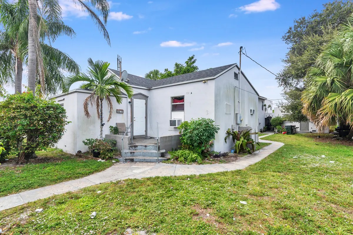 low-1 at 19 S E Street, Lake Worth Beach