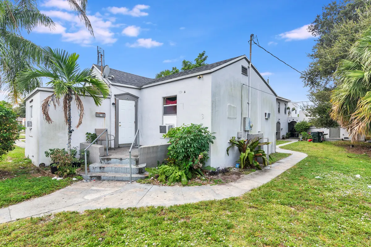 low-2 at 19 S E Street, Lake Worth Beach
