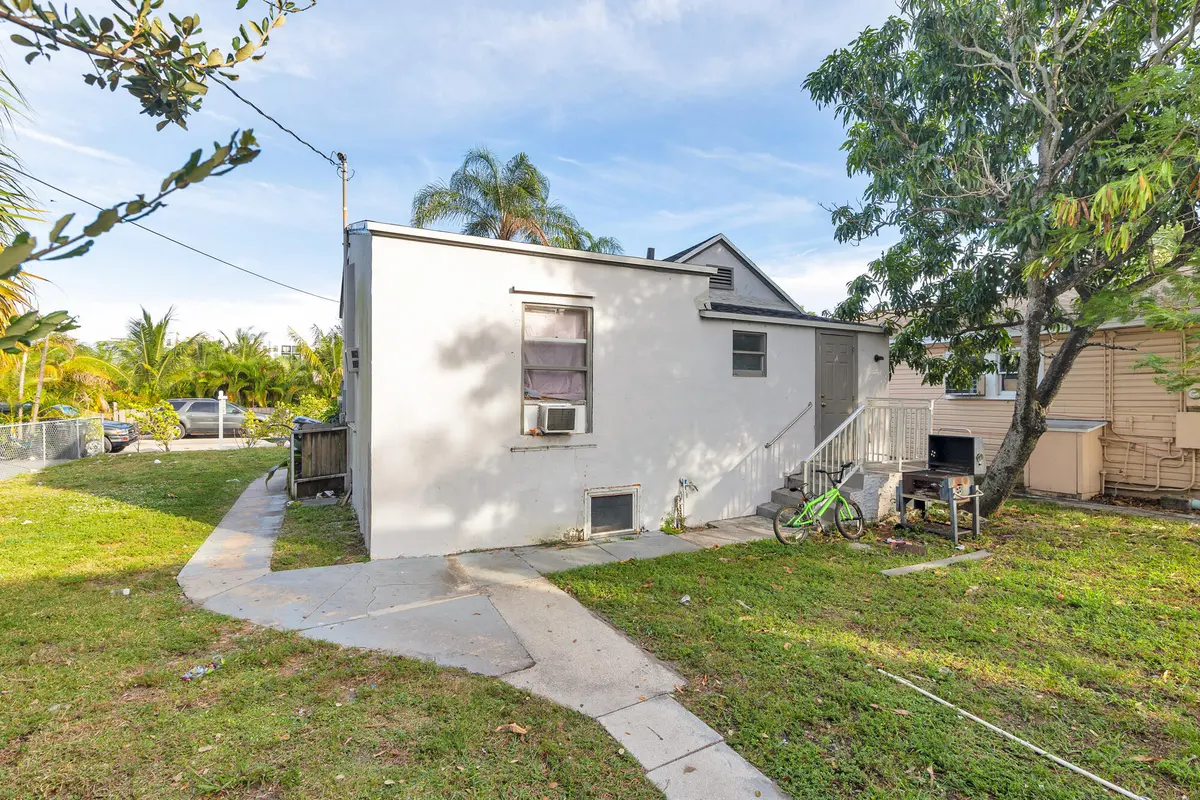 low-3 at 19 S E Street, Lake Worth Beach