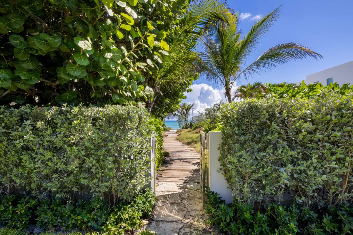 ET6A8606 at 1048 S Ocean Boulevard, Palm Beach