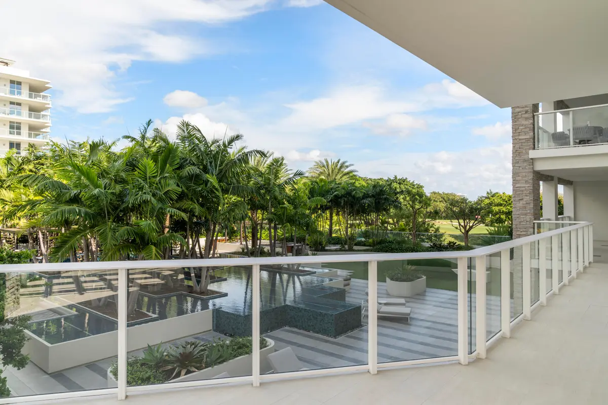 expansive terrace image at 210 SE Mizner Boulevard 303, Boca Raton