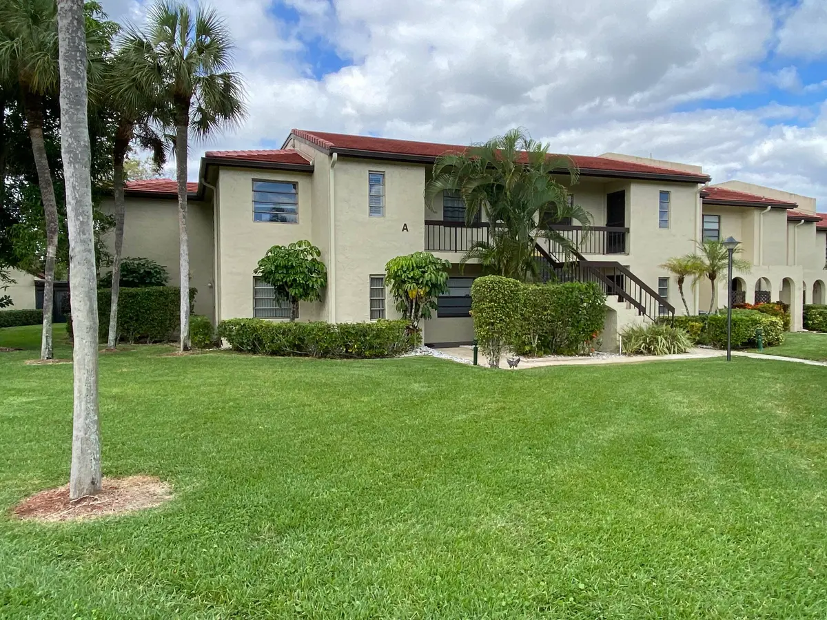 Front of Buidling at 21203 Largo Circle 15c, Boca Raton