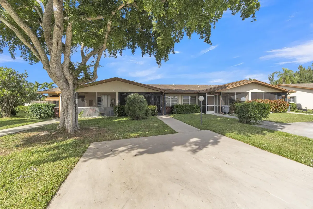 Front view of the House at 5755 Doris Court, Delray Beach