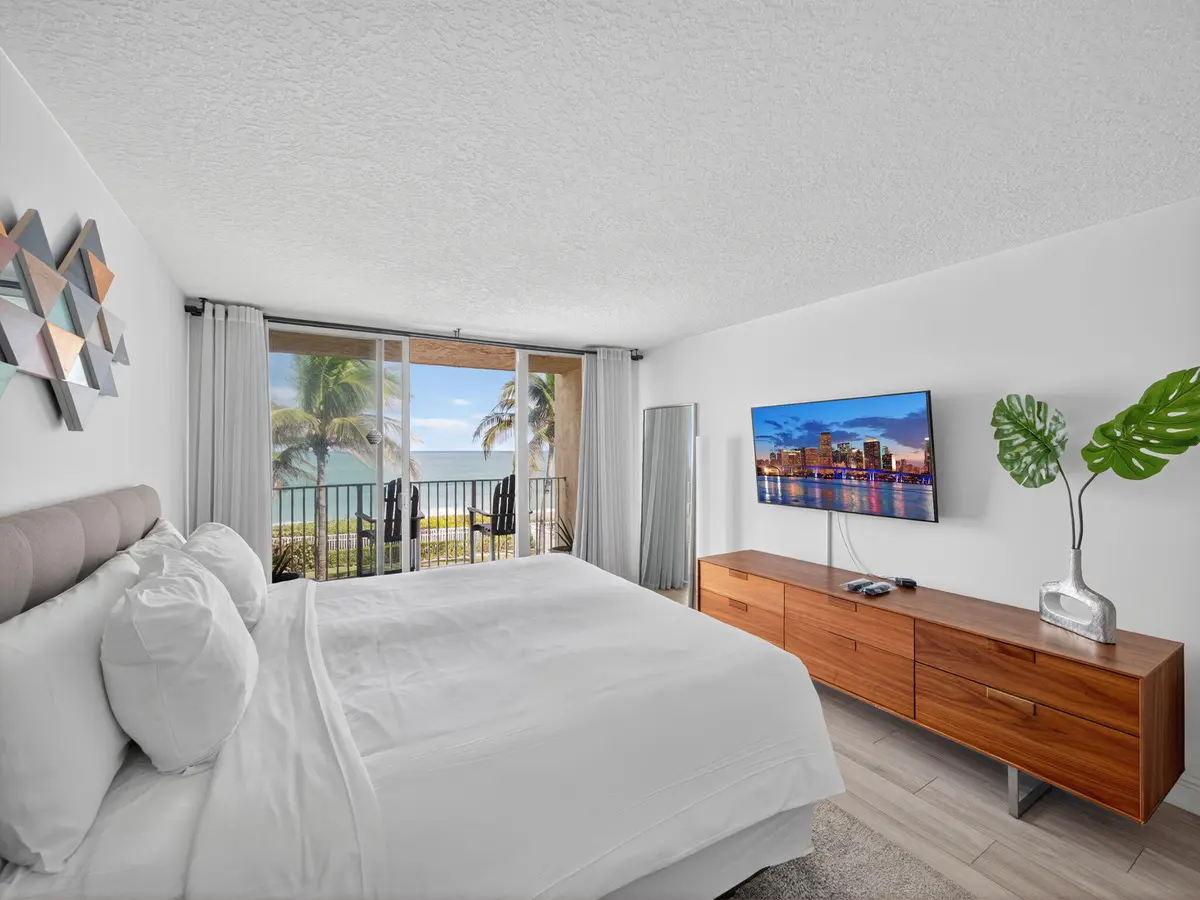 10-web-or-mls-021 at 9800 S Ocean Drive 302, Jensen Beach
