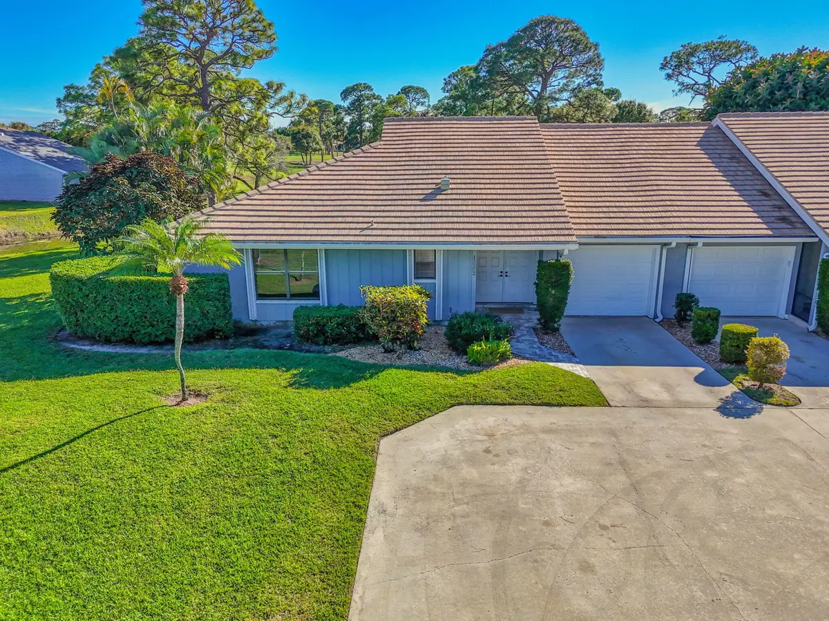 Corner villa w/ extra guest parking. at 13302 Touchstone Place, Palm Beach Gardens