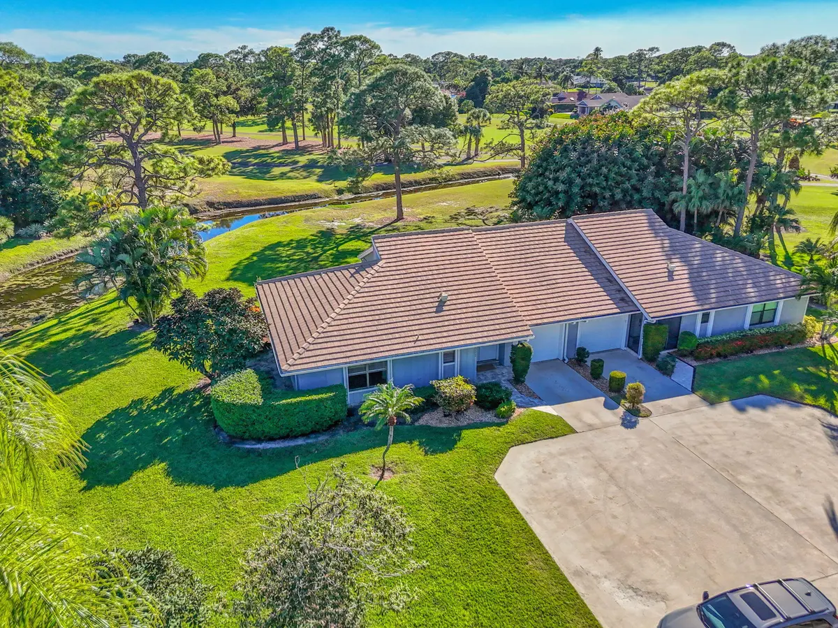 Great location in Eastpointe! at 13302 Touchstone Place, Palm Beach Gardens
