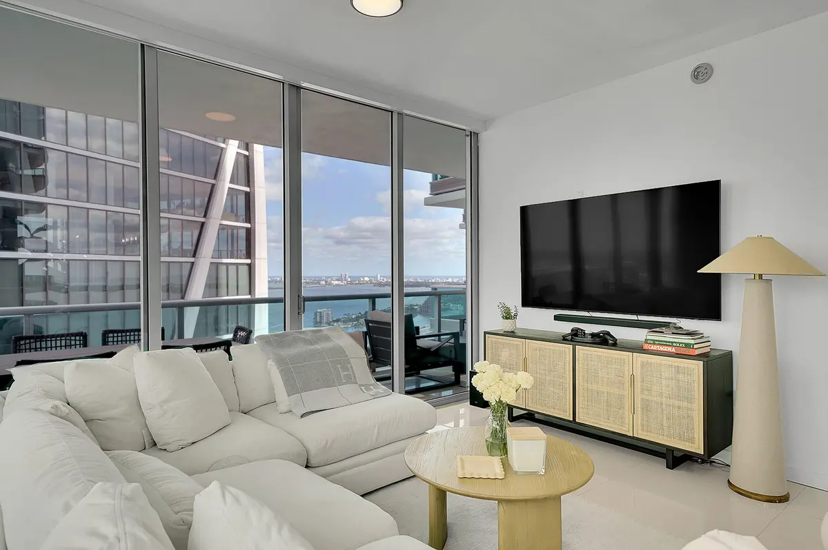 18_0 (20) at 900 Biscayne Boulevard 4812, Miami