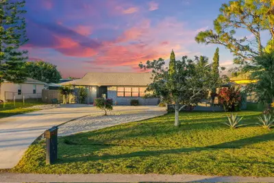 1149 SE Menores Avenue, Port St. Lucie – Single Family Residence for sale