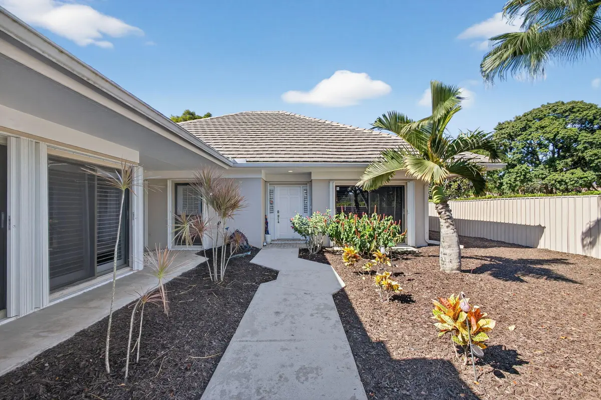 Walk up entry at 158 Coventry Place, Palm Beach Gardens