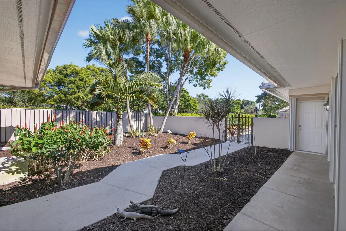 Front Yard to Driveway at 158 Coventry Place, Palm Beach Gardens