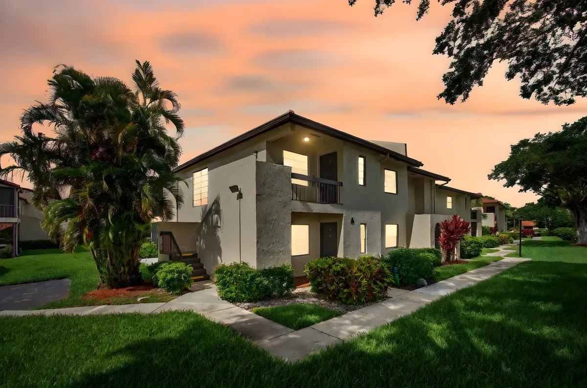 109-web-or-mls-DSC_8426 day to dusk at 8536 Casa Del Lago 49 -B, Boca Raton