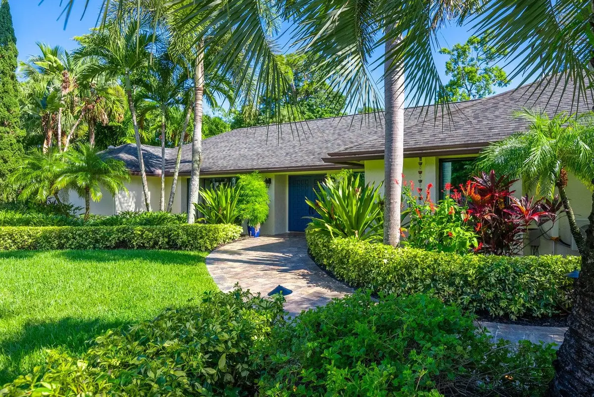 Lush Entry at 12466 Quercus Lane, Wellington
