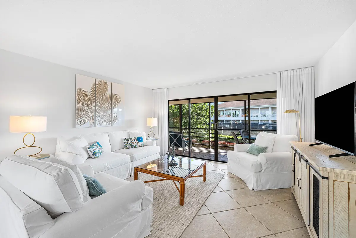Interior living area at 4602 Kittiwake Court Kittiwake, Boynton Beach