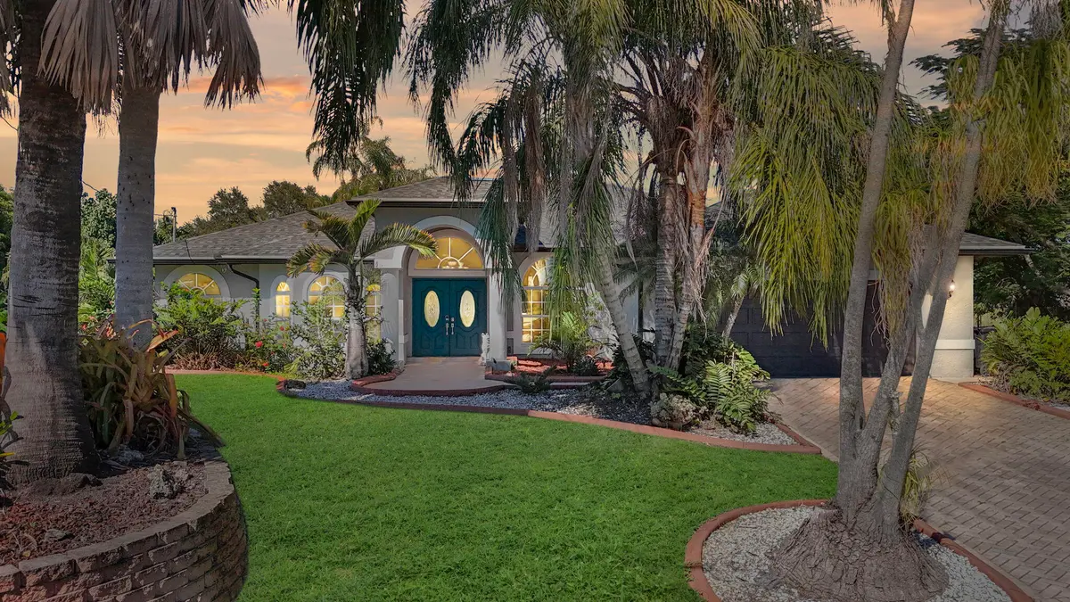 Entry at 140 SW Mark Court, Port St. Lucie