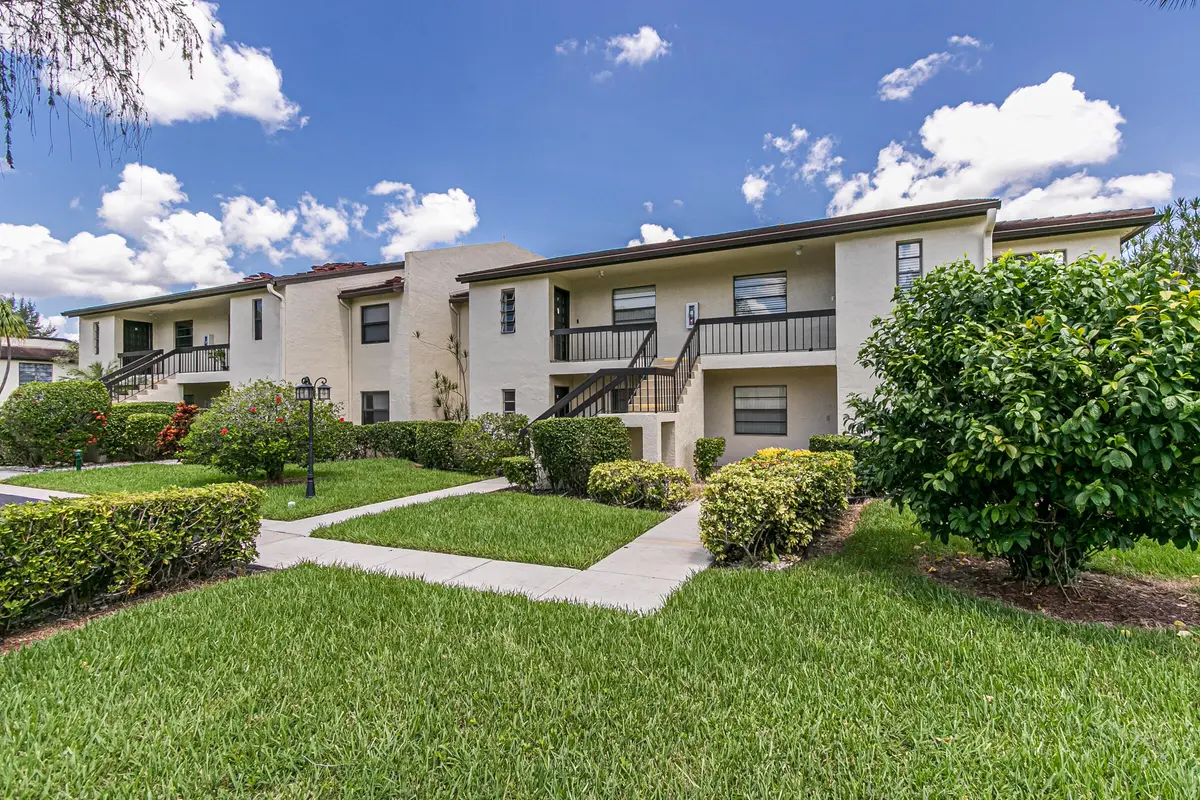 8535-8 at 8535 Casa Del Lago 37e, Boca Raton