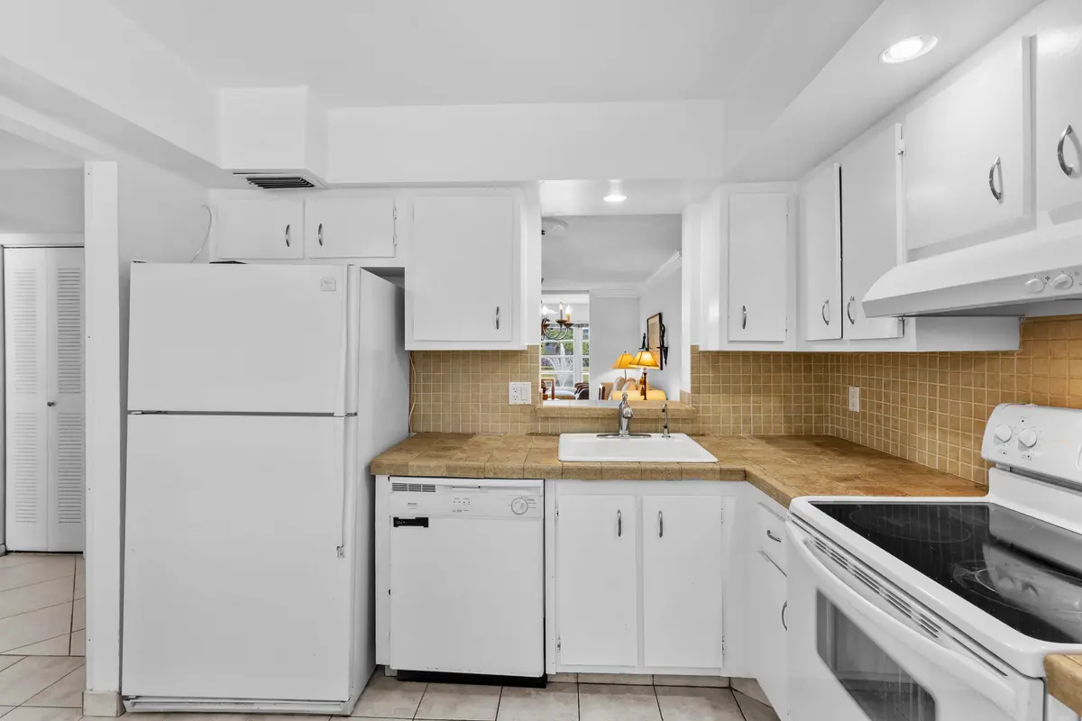 Kitchen at 27 Abbey Lane 205, Delray Beach