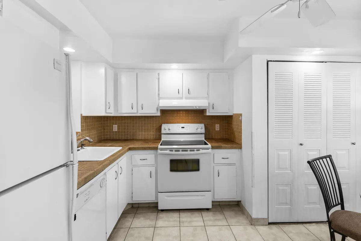 Kitchen at 27 Abbey Lane 205, Delray Beach