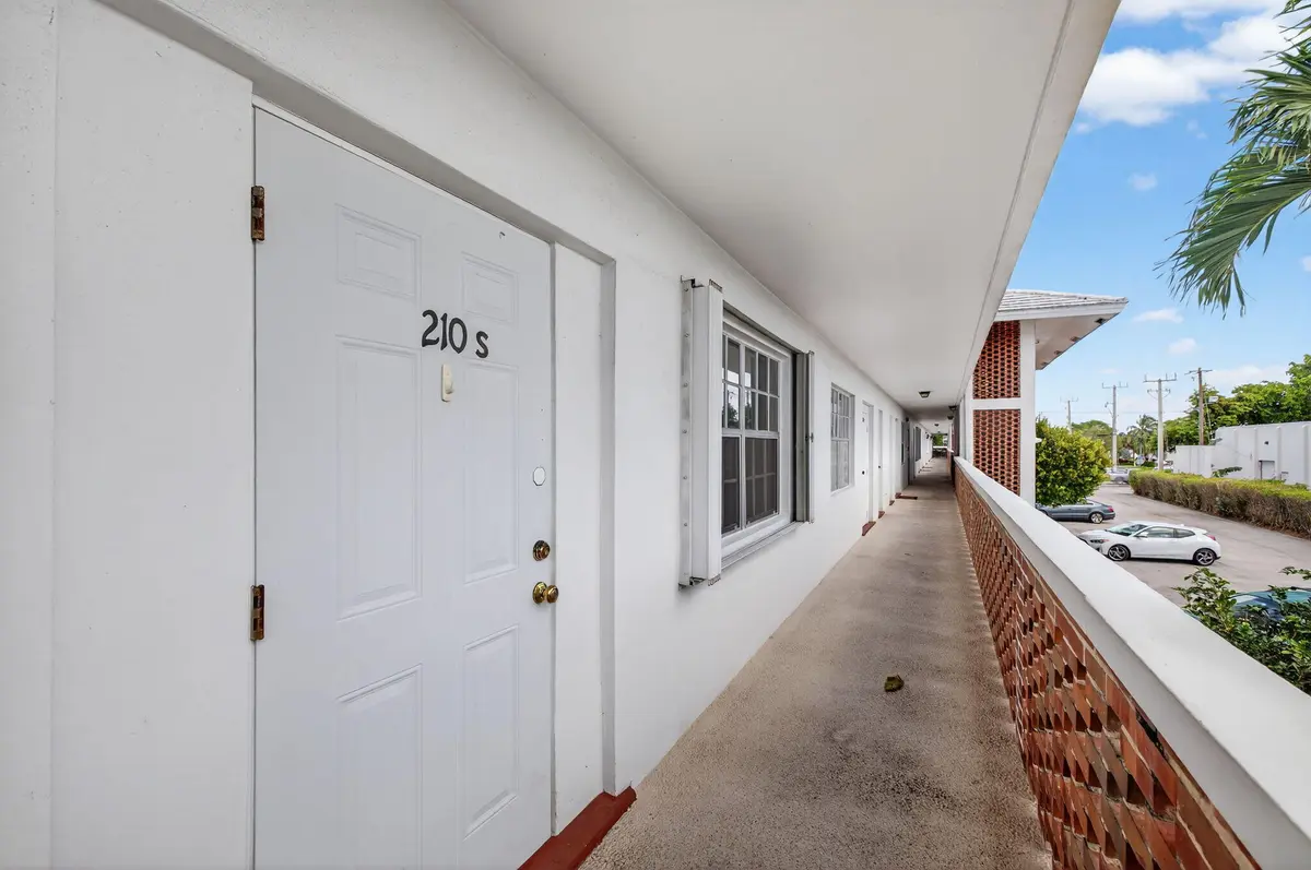 6-web-or-mls-699A1869 at 2050 NE 39th Street #210s, Lighthouse Point