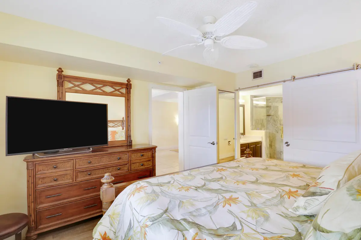 Primary Suite at 1301 Seafarer Circle 105, Jupiter
