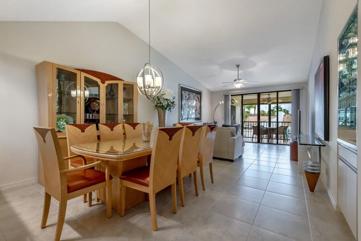 1107-1 at 7485 Glendevon Lane 1107, Delray Beach