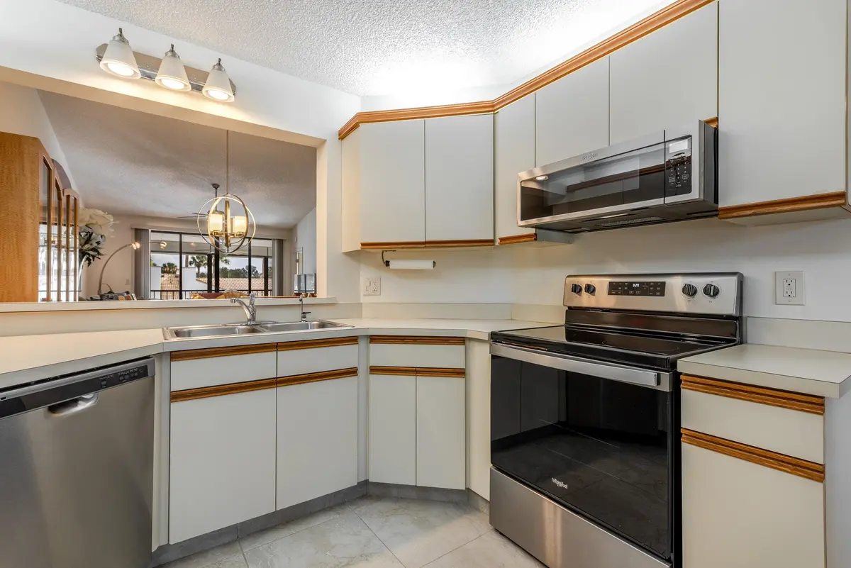 1107-9 at 7485 Glendevon Lane 1107, Delray Beach