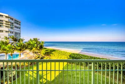 8650 S Ocean Drive 301, Jensen Beach – Condominium for sale