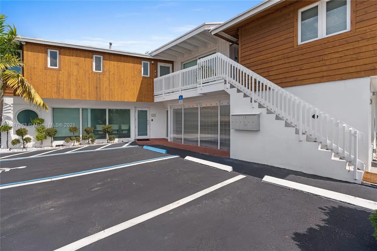 parking at 2200 NE 26th Street, Wilton Manors