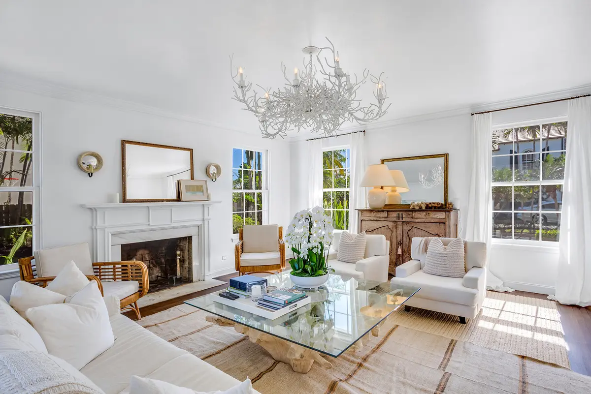 LIVING_RIGHT_EB at 259 Queens Lane, Palm Beach