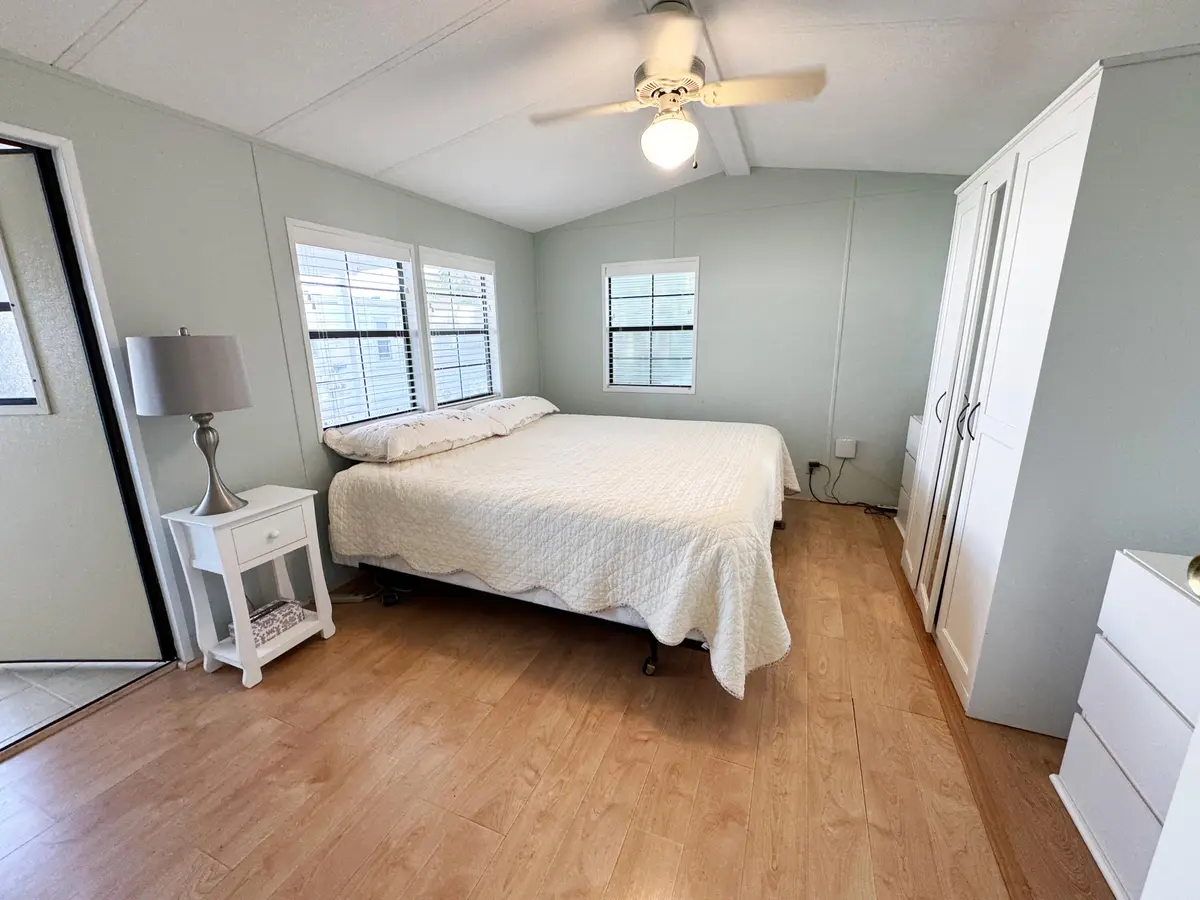 primary bed at 210 Cardinal Drive B, Briny Breezes