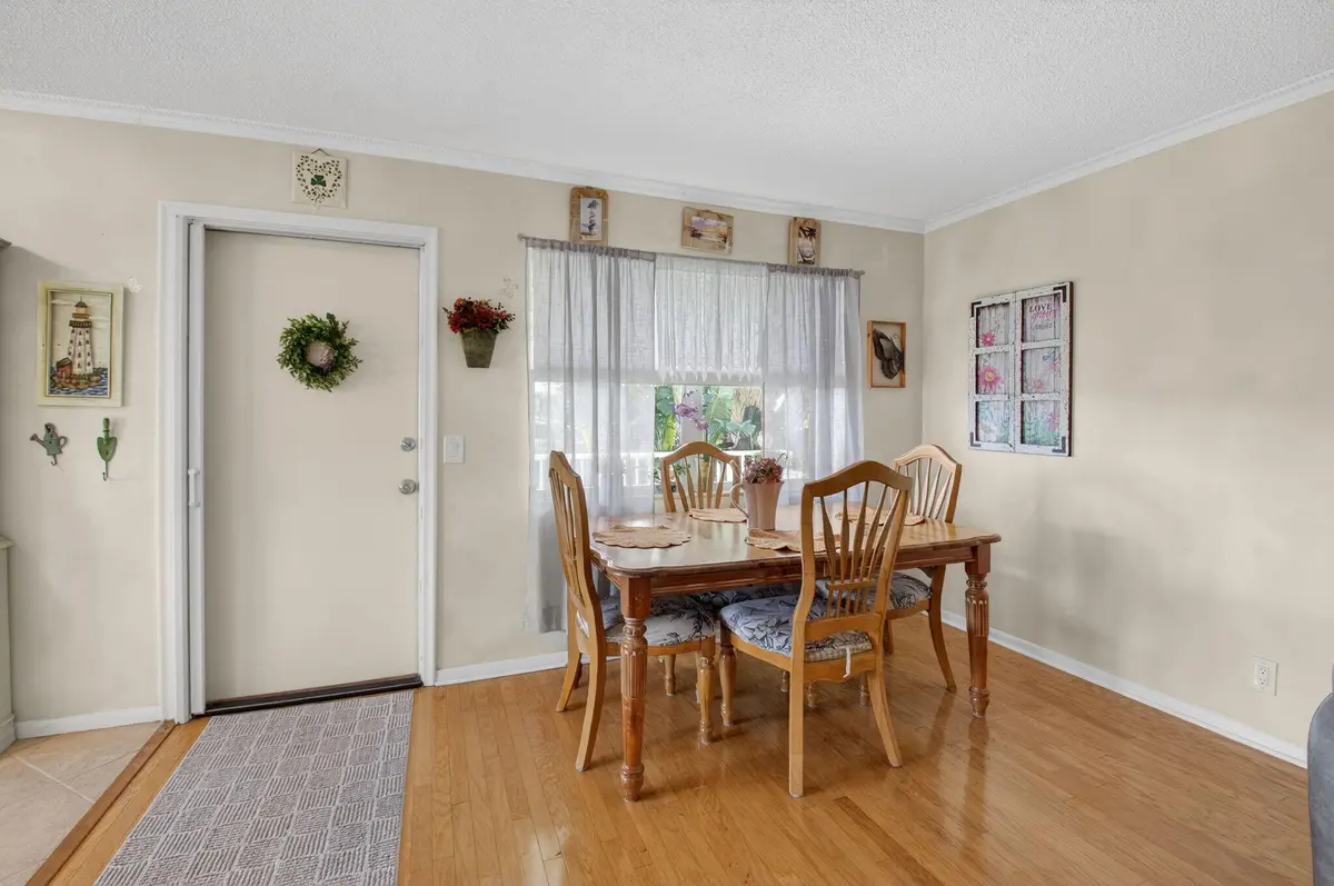 Dinning at 480 Horizons 212, Boynton Beach