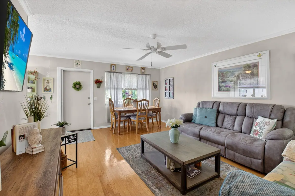 Welcome Home! at 480 Horizons 212, Boynton Beach