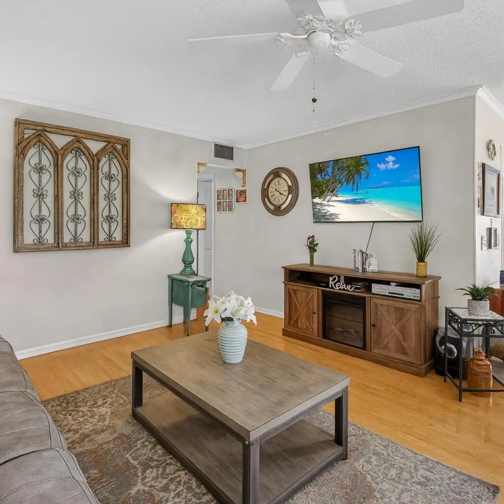 Living at 480 Horizons 212, Boynton Beach