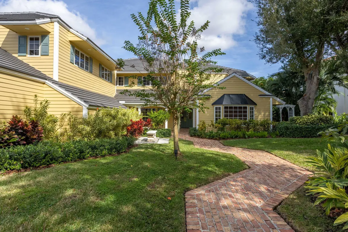 Pathway to the front door at 2883 Banyan Boulevard Circle, Boca Raton