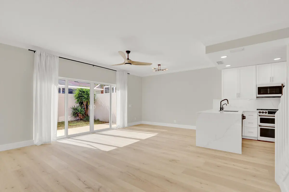 Kitchen/Living Room at 28 Live Oak Circle, Tequesta