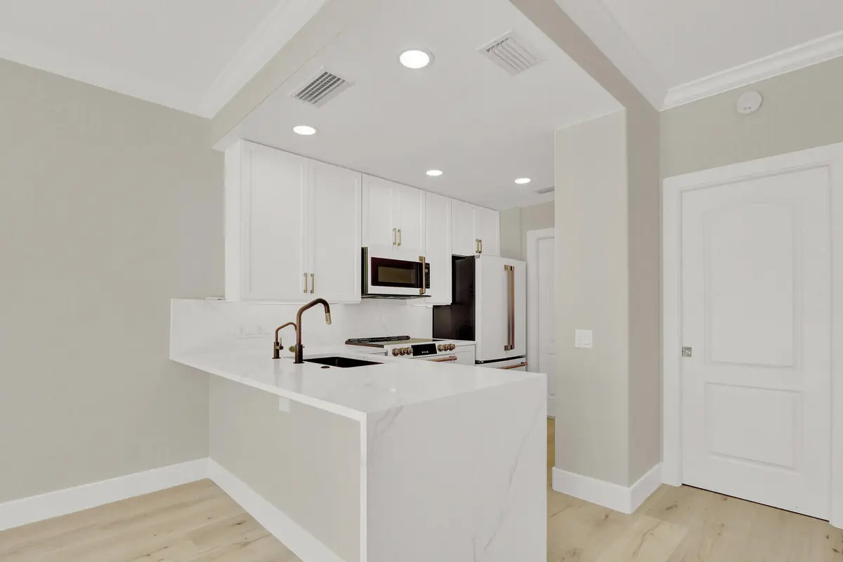 Kitchen at 28 Live Oak Circle, Tequesta