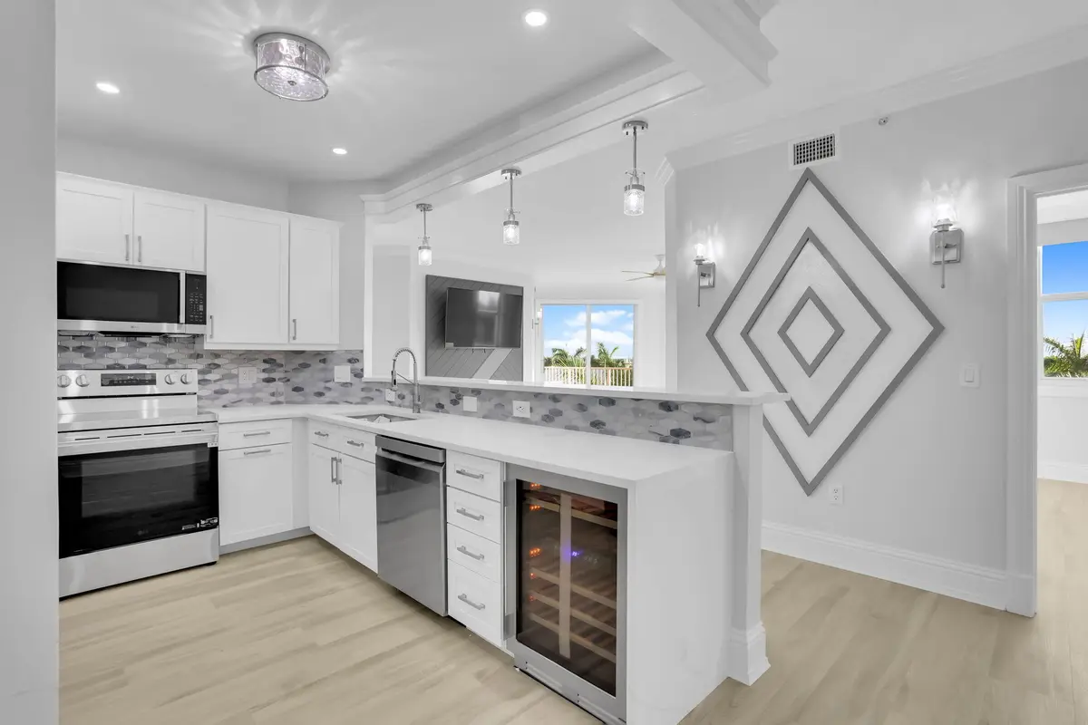 24-web-or-mls-0E2A8865 at 804 E Windward Way 509, Lantana