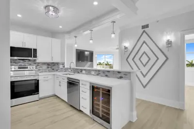804 E Windward Way 509, Lantana – sold