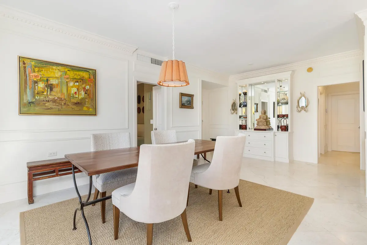 dining area & foyer at 429 Australian Avenue 110, Palm Beach