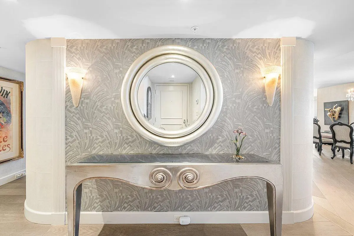 Apartment Entry Foyer at 400 N Flagler Drive 2201, West Palm Beach