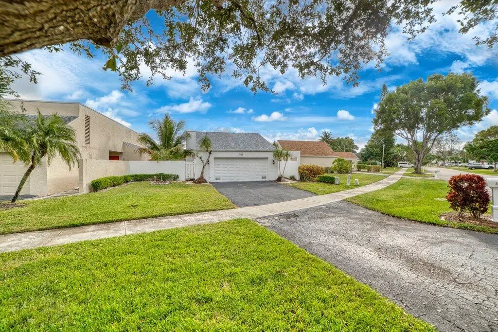 Front Exterior L at 905 NW 22nd Avenue, Delray Beach