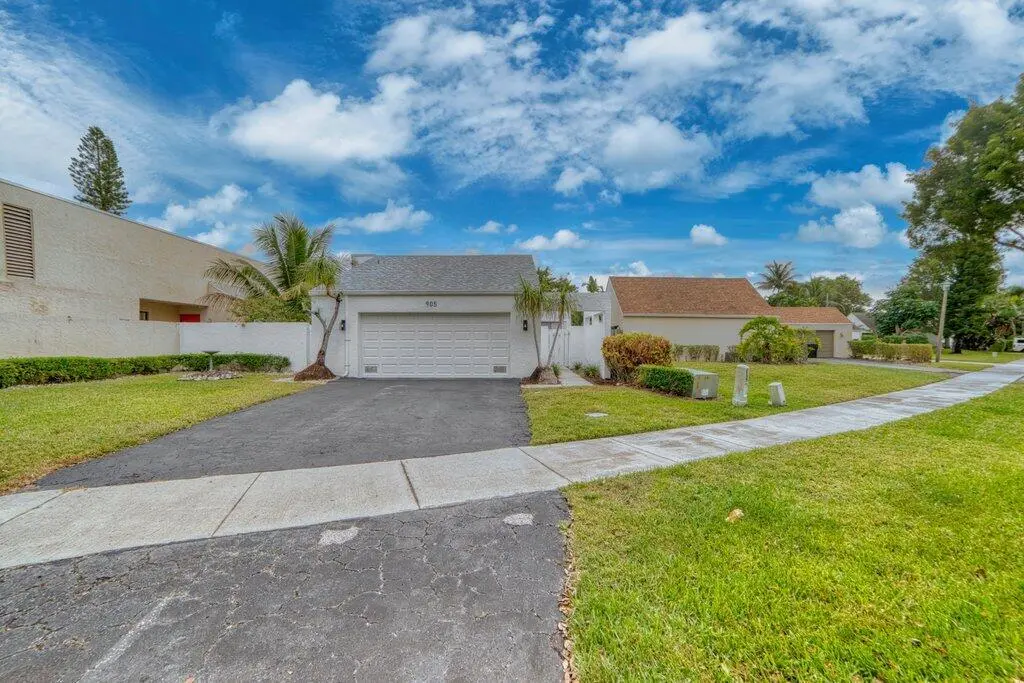 Front Exterior at 905 NW 22nd Avenue, Delray Beach