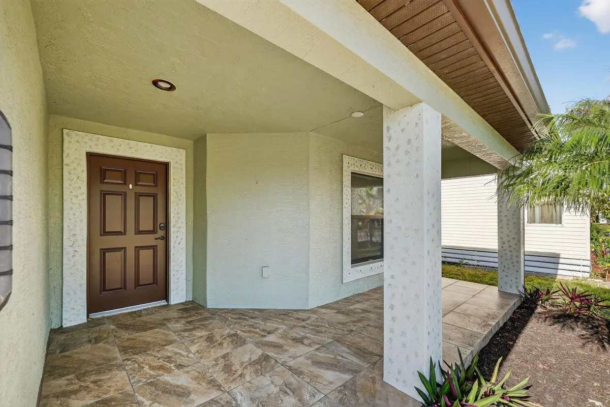 35-web-or-mls-3A5A0395 at 35 S Alhambra Lane, Port St. Lucie