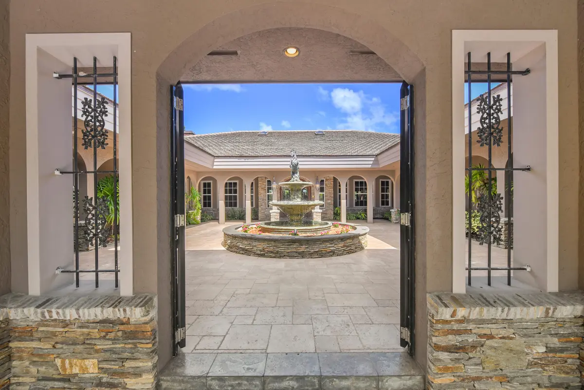 Courtyard at 5205 SW Honey Terrace, Palm City