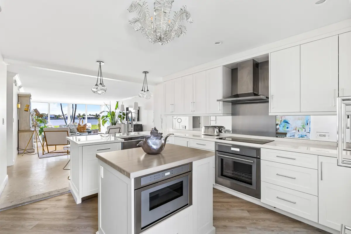 KITCHEN_RIGHT_DT at 2170 Ibis Isle Road 1, Palm Beach