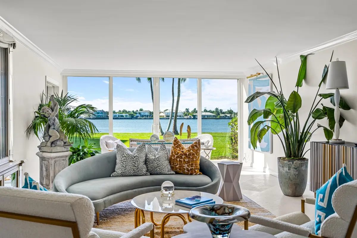 LIVING_DETAIL_TO_VIEW_DT at 2170 Ibis Isle Road 1, Palm Beach