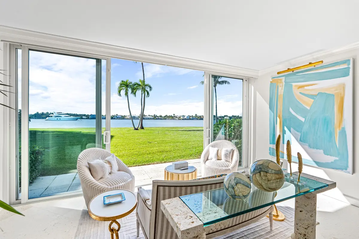 SEATING_RIGHT_OPEN_DT at 2170 Ibis Isle Road 1, Palm Beach